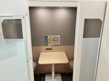 コインスペースららテラス HARUMI FLAG店 2名個室ボックス（通話・会話OK）の室内の写真