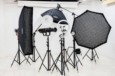 ◾️【超充実の照明機材・備品がすべて無料 １】
機材詳細は https://studio-belukha.com/equipment を！ - Photo Studio【belukha（ベルカ）】代々木・新宿 レンタルフォトスタジオ・白ホリゾント撮影スタジオの室内の写真