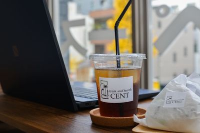 併設のカフェスペースでドリンクとおにぎりを販売しています。 - ateRing(エイトリング)丸の内駅から徒歩2分の貸しスペース ateRing丸の内駅から徒歩2分のレンタルスペースの設備の写真