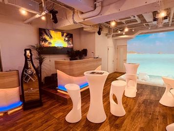 店内DJブース付近 - TOKYO BEACH CLUB～endless summlr～ TOKYO BEACH CLUBの室内の写真