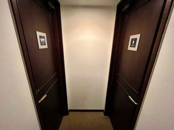 【お手洗いは男女別にございます】 - TIME SHARING 銀座 旗ビル roomAの設備の写真