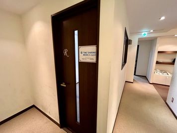 【スペース入口】 - TIME SHARING 銀座 旗ビル roomRの入口の写真