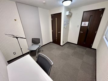 【楽器演奏、歌唱、ボイストレーニングなどにぜひご活用ください！】 - TIME SHARING 銀座 旗ビル roomSの室内の写真