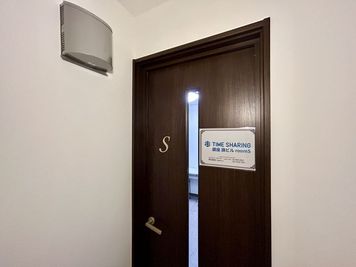 【スペース入口】 - TIME SHARING 銀座 旗ビル roomSの入口の写真