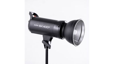 GODOX SK400Ⅱ×2灯。
400wのストロボです。
2台無料でご使用可能です。
リフレクター付き,1/16まで調光可能です。 - 撮影スタジオ plat studio レンタル撮影スタジオの設備の写真