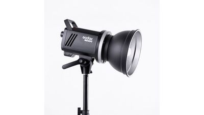 GODOX MS300×2灯。
300wのストロボです。
2台無料でご使用可能です。
リフレクター付きです。1/32まで調光可能です。 - 撮影スタジオ plat studio レンタル撮影スタジオの設備の写真