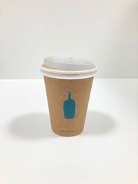 お持ち込みのコーヒーを飲んだり - チョコスぺ！｜レンタル会議室｜自習室｜天神大丸前｜ 【２名様以上】貸切プラン｜声出しOK｜リモート会議｜飲食可の室内の写真