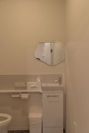 おしゃれなトイレも。全身が入る鏡も置いてます。 - STUDIO MANAWA 多目的レンタルスペースのその他の写真