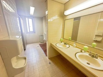 男子トイレ - スタンダード会議室　仙台あおば通店 5階ミーティングルームの設備の写真