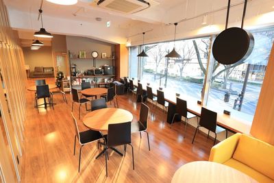 ドリンク無料のカフェコーナー - スタンダード会議室　仙台あおば通り333店 A会議室の室内の写真