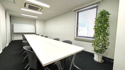 大阪会議室 ヒロホールディングス難波御堂筋店 第1会議室の室内の写真