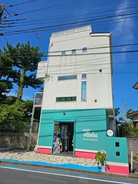 カラフルなデザインで視認性抜群です！ - coco Aloha サザンビーチ徒歩３分！レンタルスペース＆店舗前移動販売スペースの外観の写真