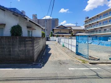 この道を突き当りまで直進し左手側が当店マンション - レンタルスペースORANGE倉敷店 レンタルスペースORANGE倉敷店🎉のその他の写真