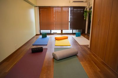 お部屋です（ヨガ・フィットネスでのご利用イメージ）。 - あくびのすき間　天神橋筋六丁目店 🚩新規OPEN レンタルサロン・スタジオの室内の写真