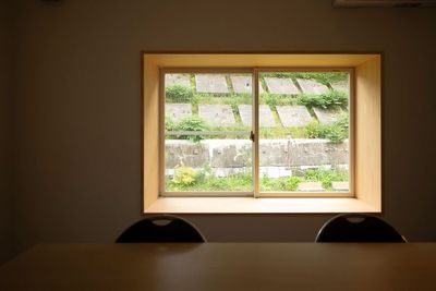 座った状態イメージ - 草津温泉コワーキング 【草津温泉 湯畑徒歩３分】6名まで可能！２階パークビュー会議室の室内の写真