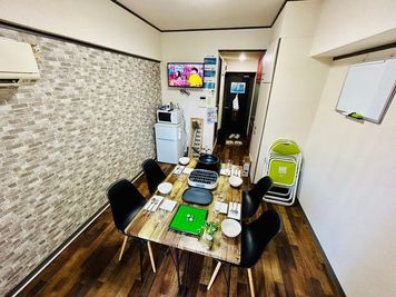 JK Room ビブレ西小倉B館 西小倉駅徒歩２分！ 角部屋🏠コワーキング、控室、食事会🍕２の室内の写真