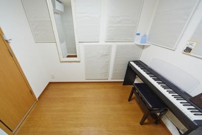 Dルーム： - スポロスタジオ【溝の口駅徒歩２分】🎹ピアノ📶高速WIFI レンタルスペース【2部屋】駅２分　B＋Dルームの室内の写真