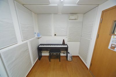 Dルーム： - スポロスタジオ【溝の口駅徒歩２分】🎹ピアノ📶高速WIFI レンタルスペース【2部屋】駅２分　B＋Dルームの室内の写真