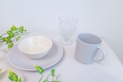 食器はお椀、お皿の他にマグカップ、ワイングラスを用意しています。 - サロネット五反田の設備の写真