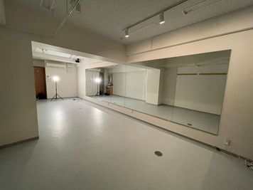 INSmeK DANCE SITEの室内の写真