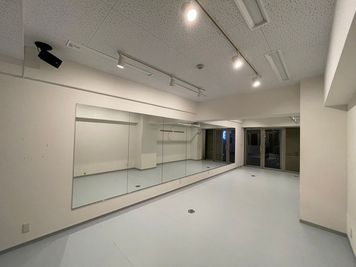 INSmeK DANCE SITEの室内の写真