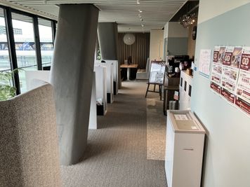 アイスクリームも無料です。ハーゲンダッツが入っていることもあります！ - SoloTime 流山おおたかの森 MEETING ROOM （6名用完全個室）の室内の写真