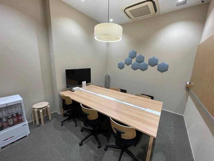 SoloTime 豊洲 MEETING ROOM（6名用完全個室）の室内の写真