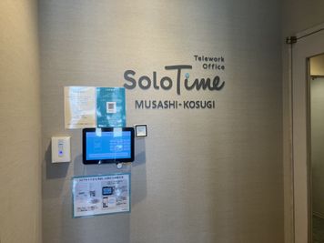 SoloTime 武蔵小杉東急南口 BOOTH BK05（1名用オープン席）の室内の写真