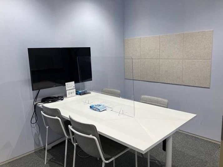 SoloTime 藤沢 MEETING ROOM（4名用完全個室）の室内の写真