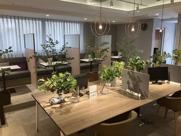 SoloTime 津田沼 MEETING ROOM（4名用完全個室）の室内の写真