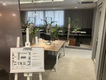 SoloTime 津田沼 MEETING ROOM（4名用完全個室）の室内の写真