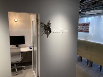 SoloTime 中目黒 MEETING ROOM 01（4名用完全個室）の室内の写真