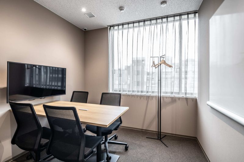 SoloTime 中目黒 MEETING ROOM 01（4名用完全個室）の室内の写真