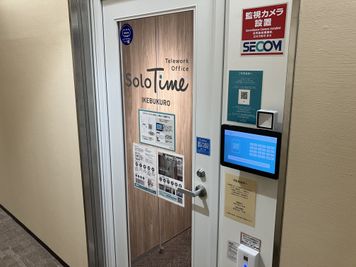 SoloTime 池袋 MEETING ROOM（4名用完全個室）の室内の写真