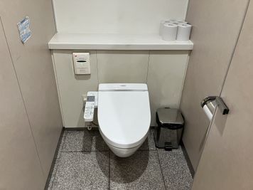 SoloTime 川崎 MEETING ROOM（4名用完全個室）の室内の写真