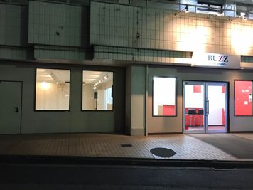 スタジオBUZZ新久喜校 24時間可能、オシャレで綺麗！の外観の写真