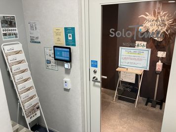 SoloTime 西葛西 MEETING ROOM（8名用完全個室）の室内の写真