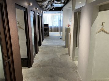 SoloTime 西葛西 MEETING ROOM（8名用完全個室）の室内の写真