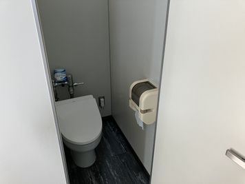 SoloTime 西葛西 MEETING ROOM（8名用完全個室）の室内の写真