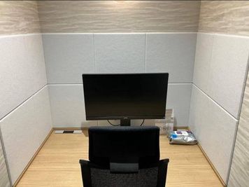 【駅徒歩1分】SoloTime新宿南口 ROOM SK12/高防音性完全個室/Wi-Fi・電源・モニター完備/ドリンク・お菓子有 - SoloTime 新宿南口