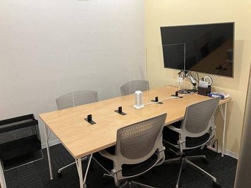 【駅徒歩1分】SoloTime新宿西口 MEETING ROOM B/4名収容/Wi-Fi・電源・モニター・ホワイトボード完備 - SoloTime 新宿西口（ワイムビジネスプラザ新宿内）