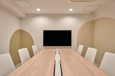 SoloTime 新橋 MEETING ROOM 02（6名用完全個室）の室内の写真