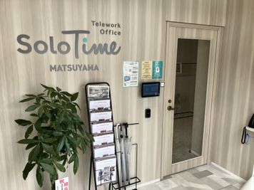 SoloTime 松山 BOOTH BK01（1名用オープン席）の室内の写真