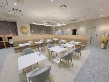 SoloTime 松山 MEETING ROOM （6名用完全個室）の室内の写真