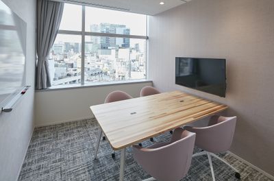 【渋谷駅直結】SoloTime渋谷 MEETING ROOM 01/4名収容/ Wi-Fi・電源・モニター・ホワイトボード完備 - SoloTime 渋谷