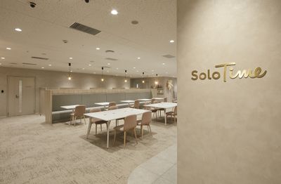 SoloTime 渋谷 MEETING ROOM 01（4名用完全個室）の室内の写真