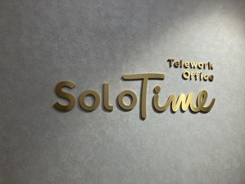 SoloTime 自由が丘 BOOTH BK01（1名用オープン席）の室内の写真