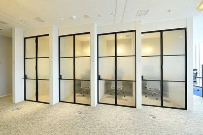 SoloTime 三島 MEETING ROOM（6名用完全個室）の室内の写真