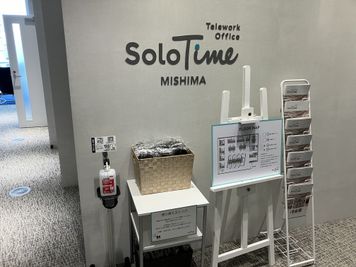 SoloTime 三島 MEETING ROOM（6名用完全個室）の室内の写真