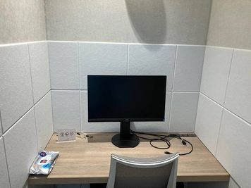 【三島駅徒歩2分】SoloTime三島 ROOM K05/高防音性完全個室/ Wi-Fi・電源・モニター完備/フリードリンク有 - SoloTime 三島